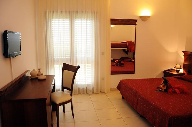 Agri Hotel Conte Salentino 圣伊西多罗 外观 照片