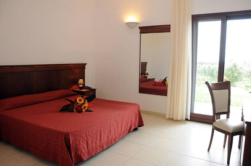 Agri Hotel Conte Salentino 圣伊西多罗 外观 照片