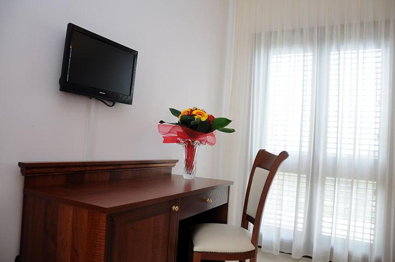 Agri Hotel Conte Salentino 圣伊西多罗 外观 照片