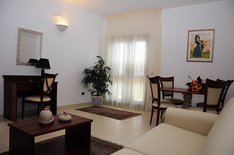 Agri Hotel Conte Salentino 圣伊西多罗 外观 照片