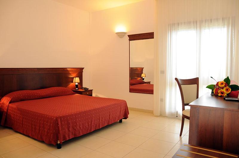 Agri Hotel Conte Salentino 圣伊西多罗 外观 照片