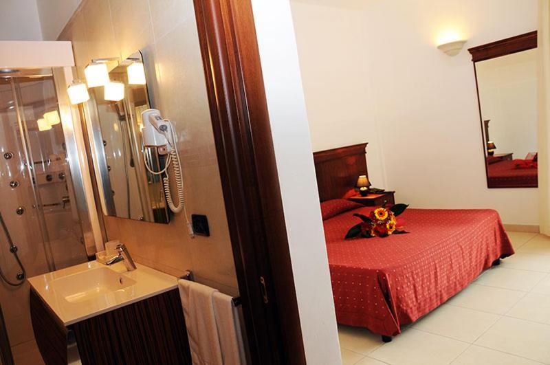 Agri Hotel Conte Salentino 圣伊西多罗 外观 照片