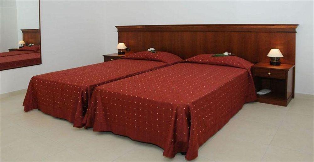 Agri Hotel Conte Salentino 圣伊西多罗 外观 照片
