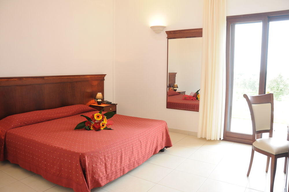 Agri Hotel Conte Salentino 圣伊西多罗 外观 照片