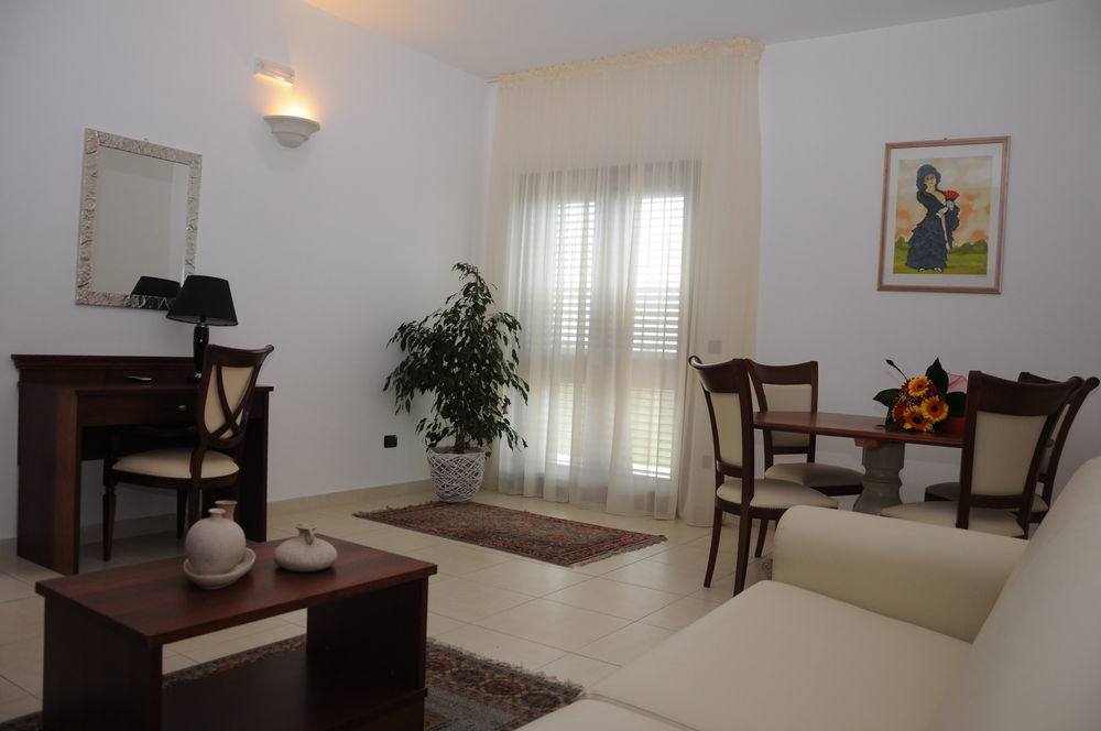 Agri Hotel Conte Salentino 圣伊西多罗 外观 照片